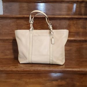 Coach Peyton Tote 🎊PRICE DROP🎊